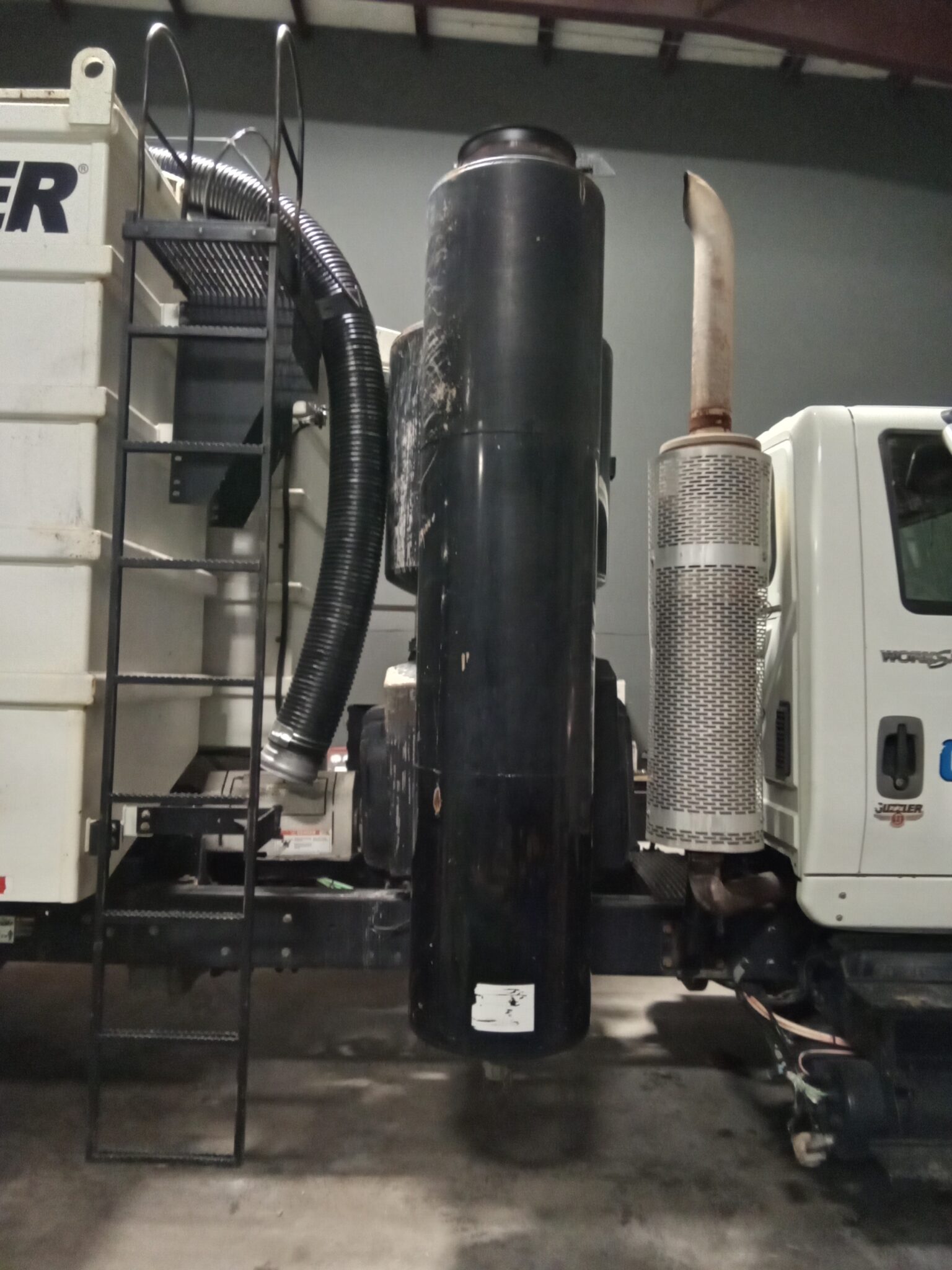 
								2013 Guzzler Classic Air Machine w/Boom full									