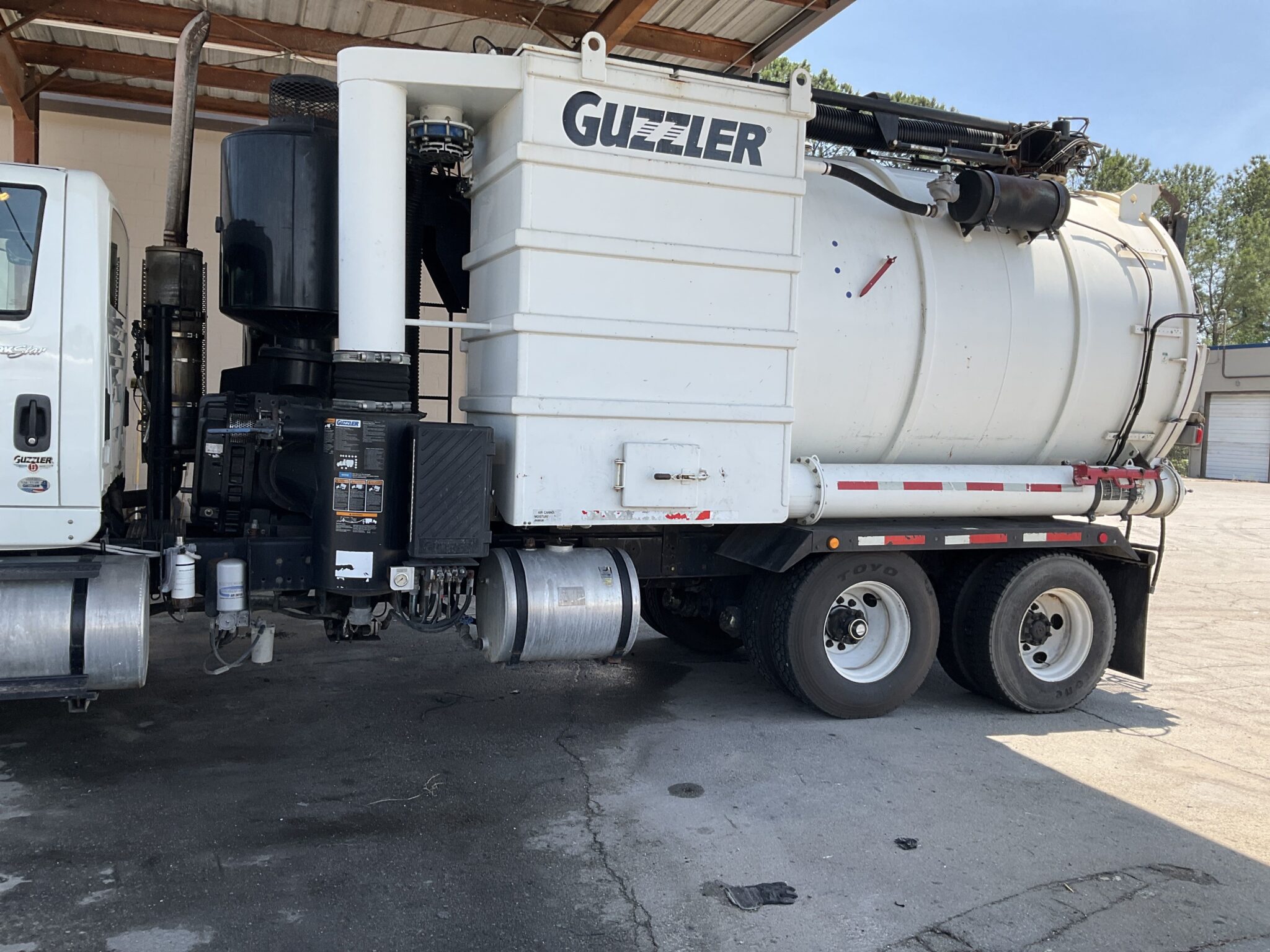 
								2013 Guzzler Classic Air Machine w/Boom full									
